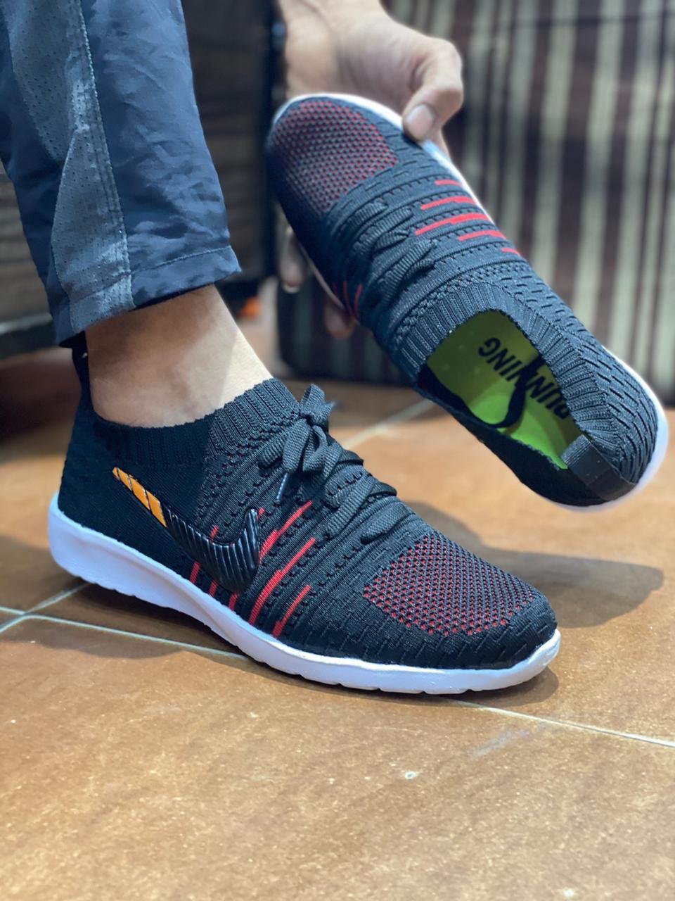 nike round toe shoes
